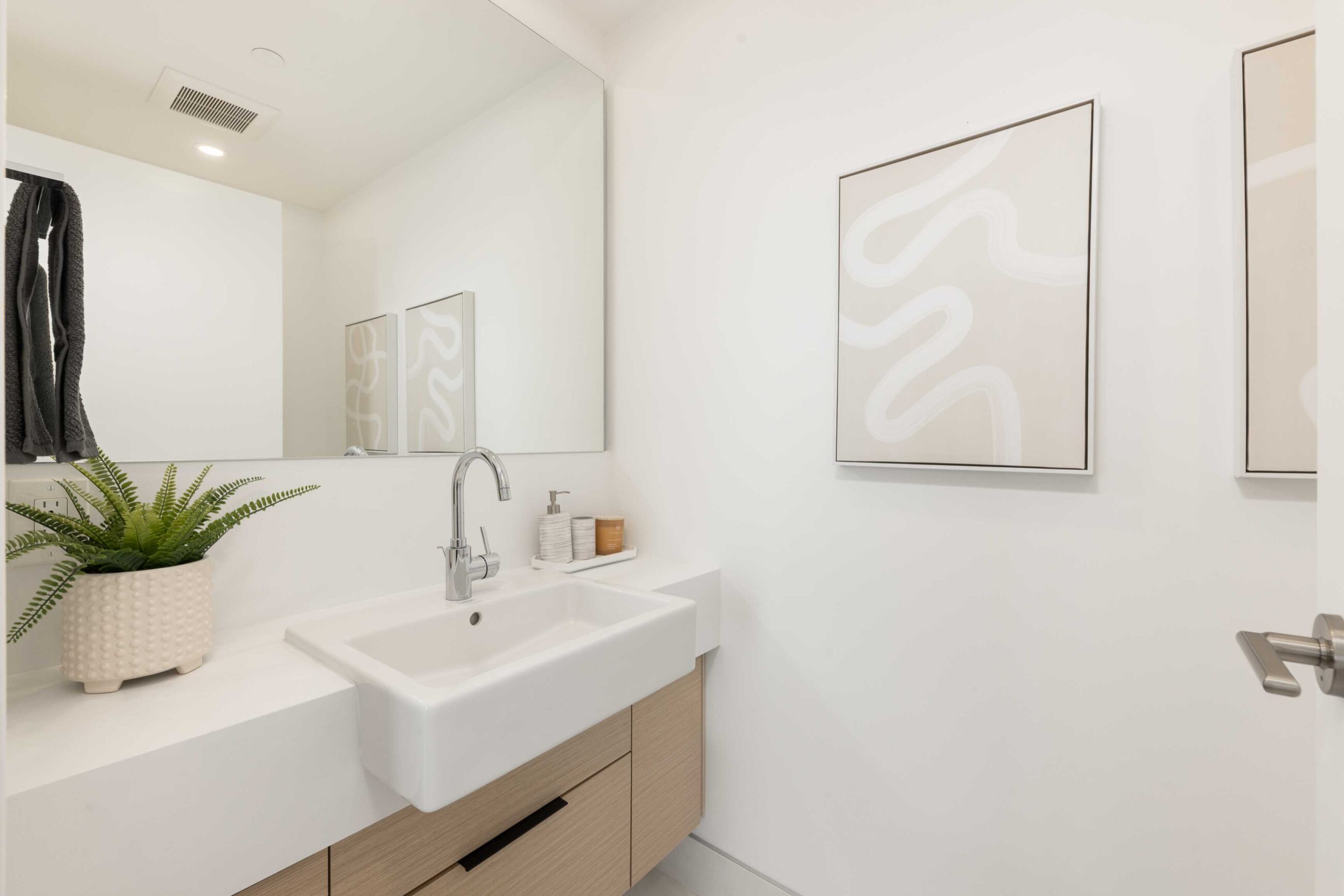PH4101 4711 HAZEL STREET