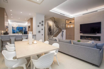 TH105 426 BEACH CRESCENT