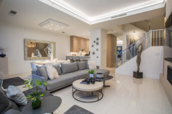 TH105 426 BEACH CRESCENT