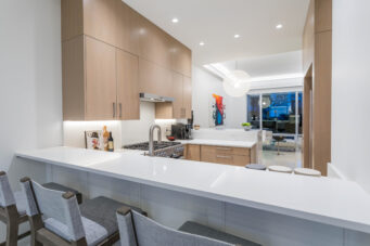 TH105 426 BEACH CRESCENT