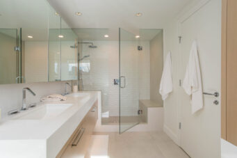 TH105 426 BEACH CRESCENT