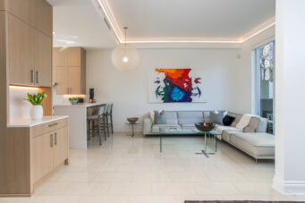TH105 426 BEACH CRESCENT