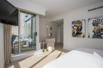 TH105 426 BEACH CRESCENT
