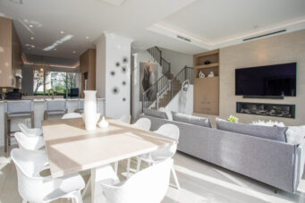 TH105 426 BEACH CRESCENT