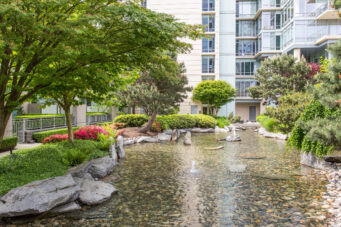 TH105 426 BEACH CRESCENT