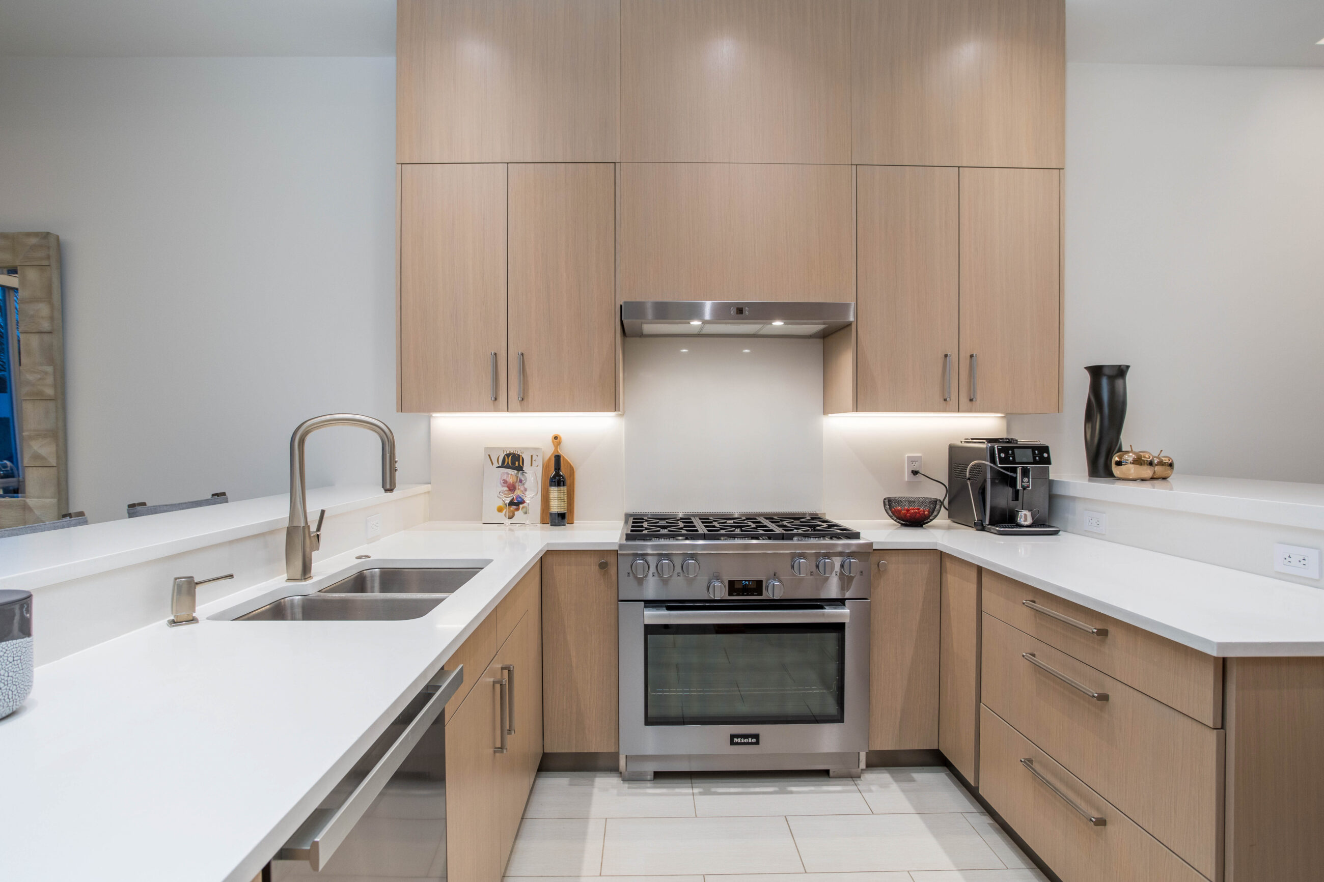 TH105 426 BEACH CRESCENT