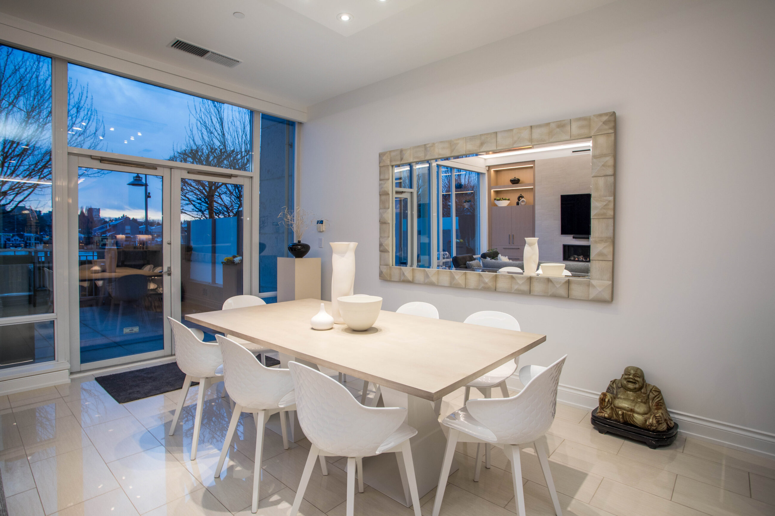 TH105 426 BEACH CRESCENT