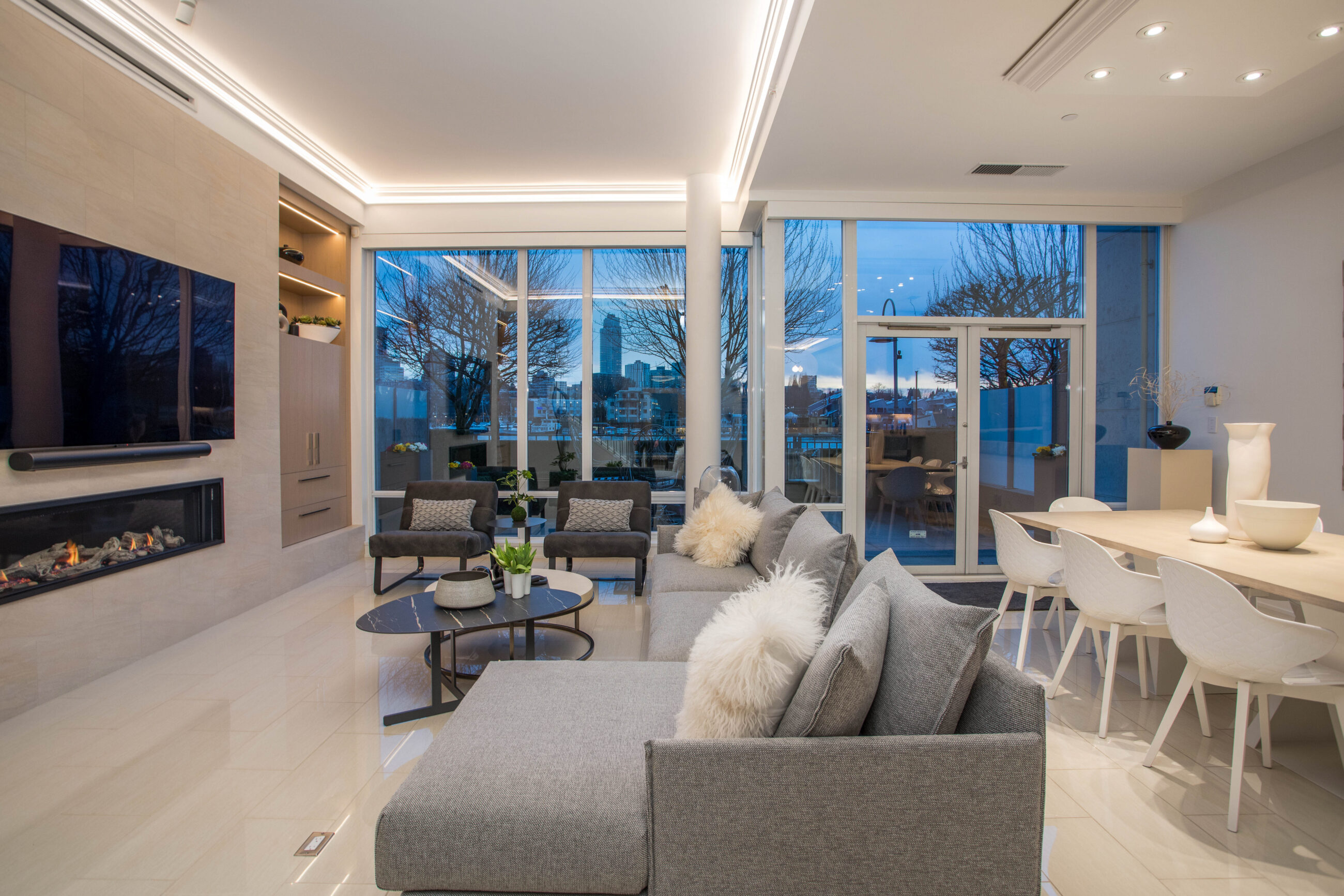 TH105 426 BEACH CRESCENT