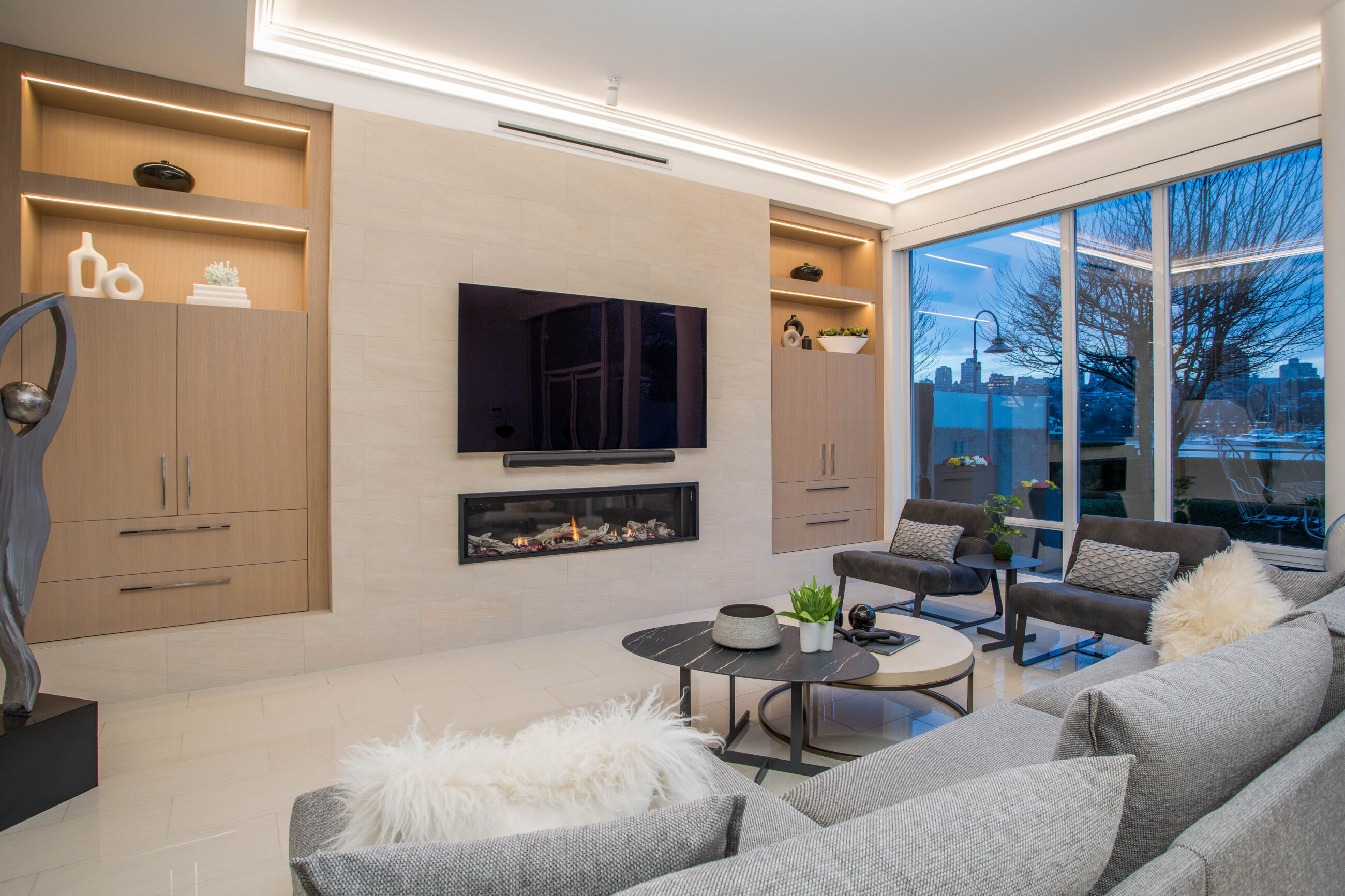 TH105 426 BEACH CRESCENT