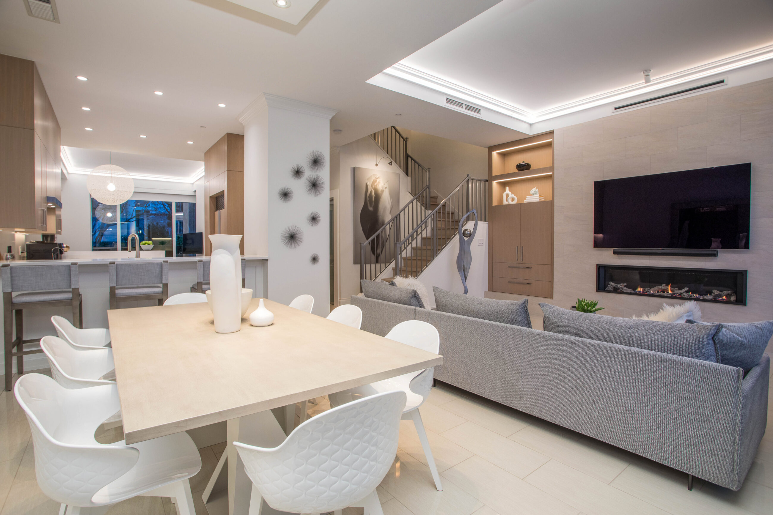 TH105 426 BEACH CRESCENT