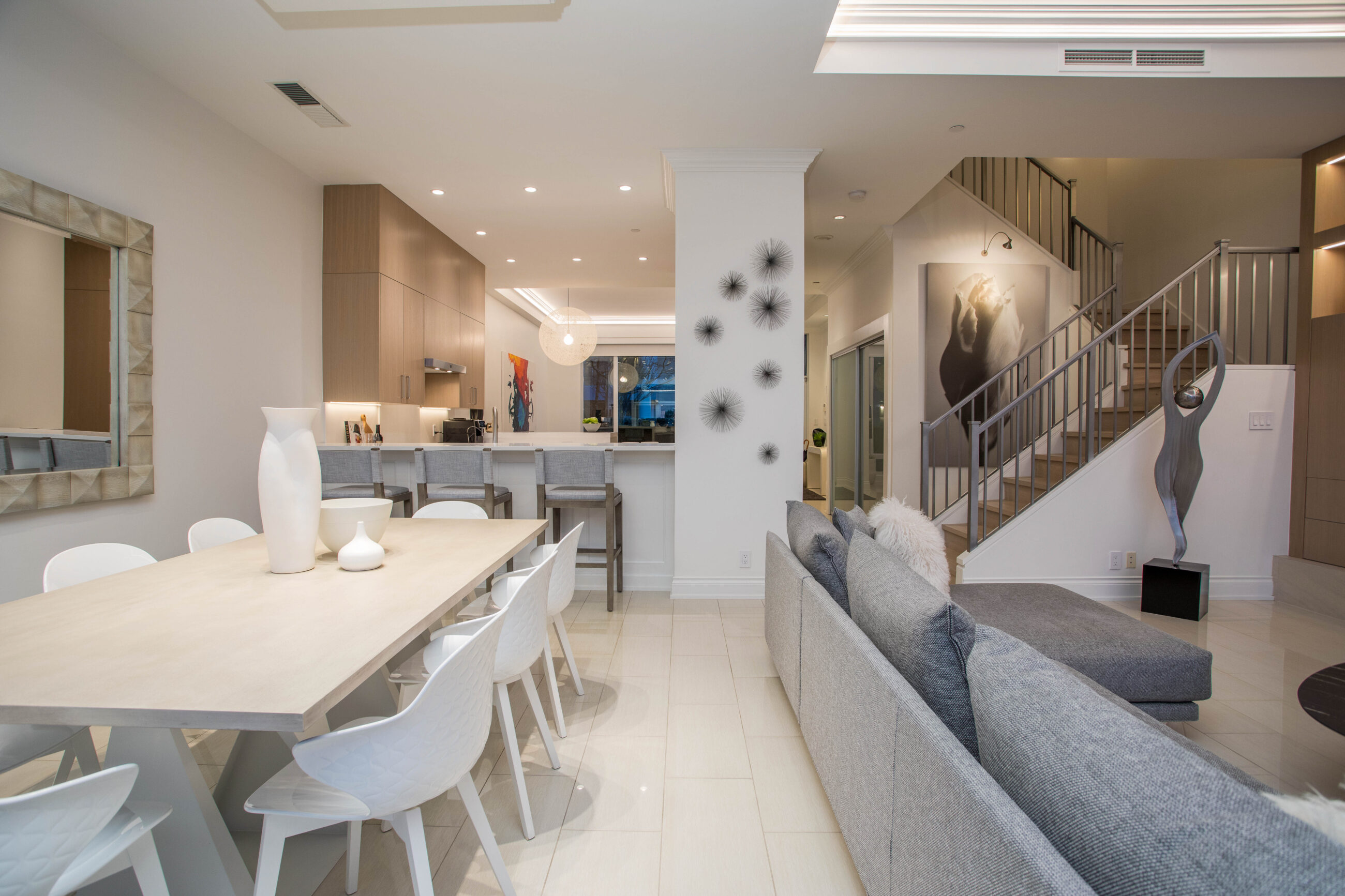 TH105 426 BEACH CRESCENT