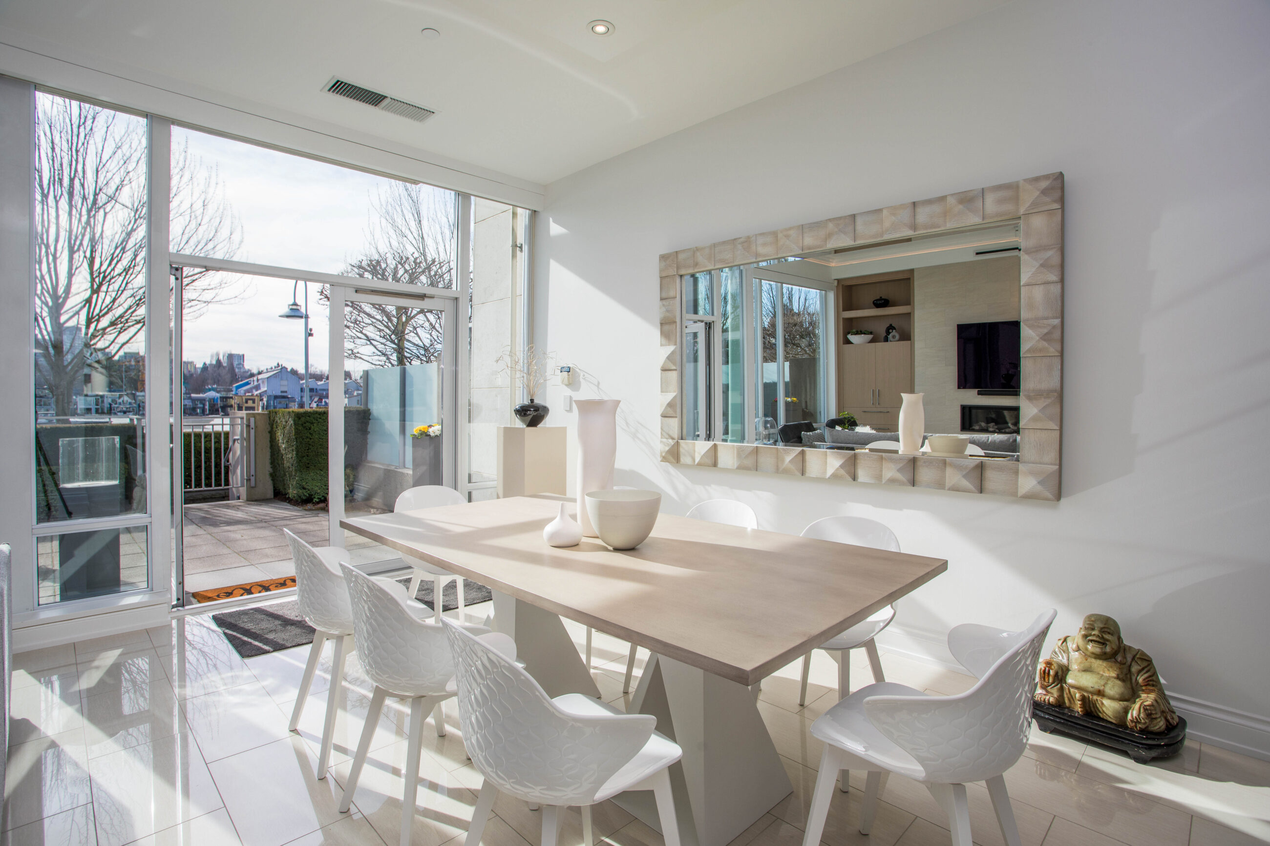 TH105 426 BEACH CRESCENT