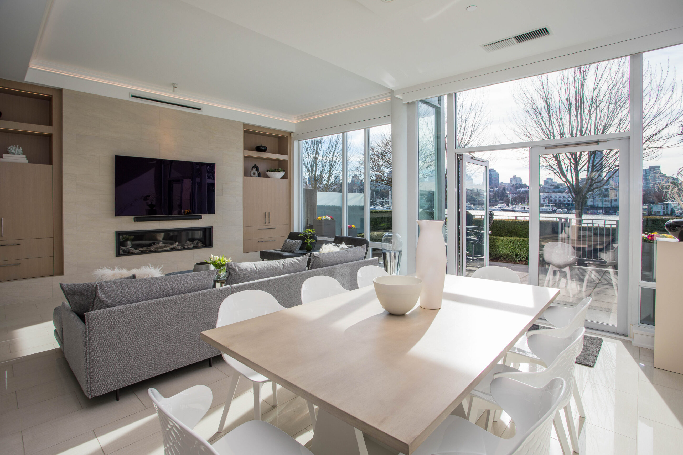 TH105 426 BEACH CRESCENT