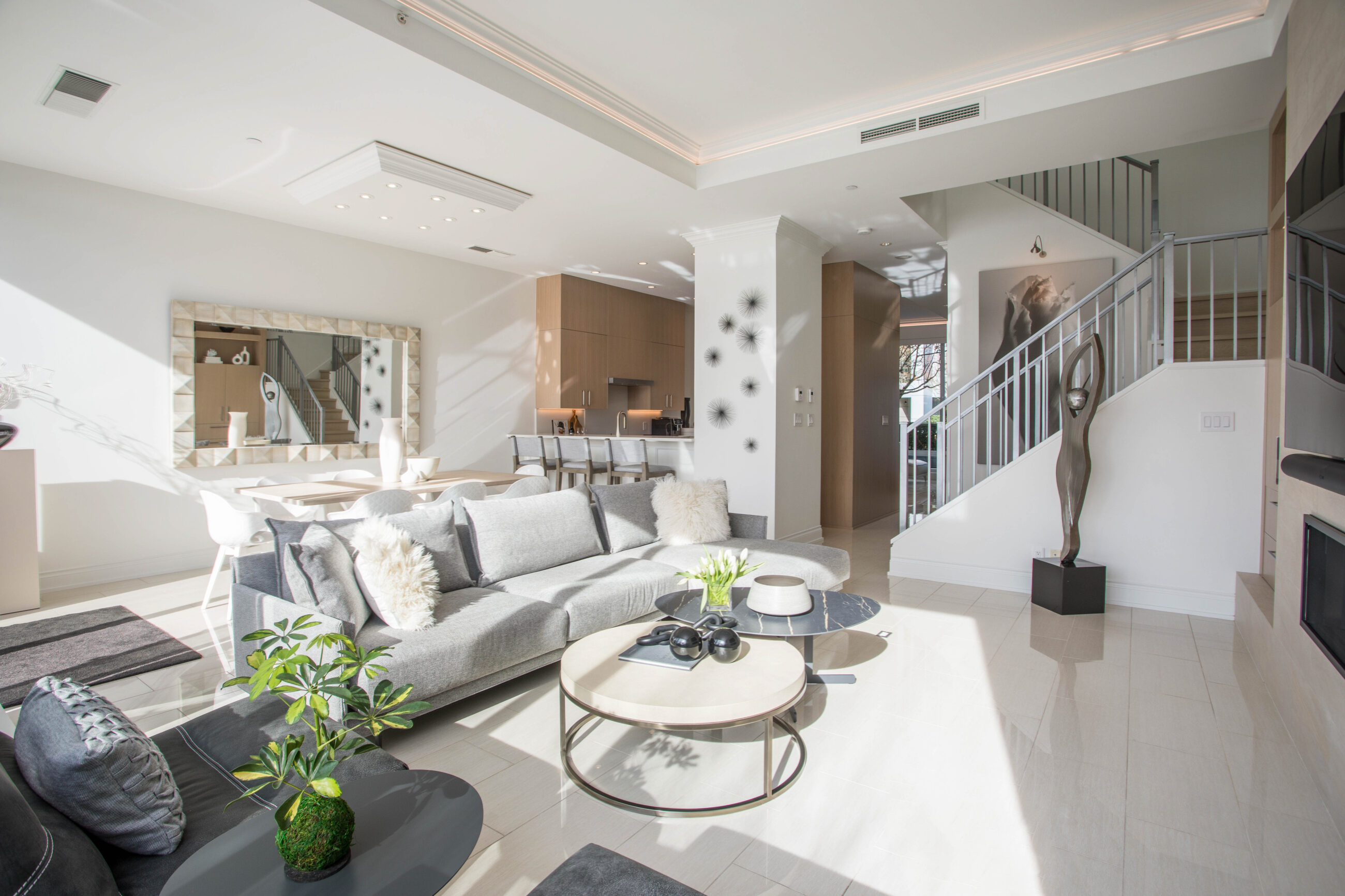 TH105 426 BEACH CRESCENT