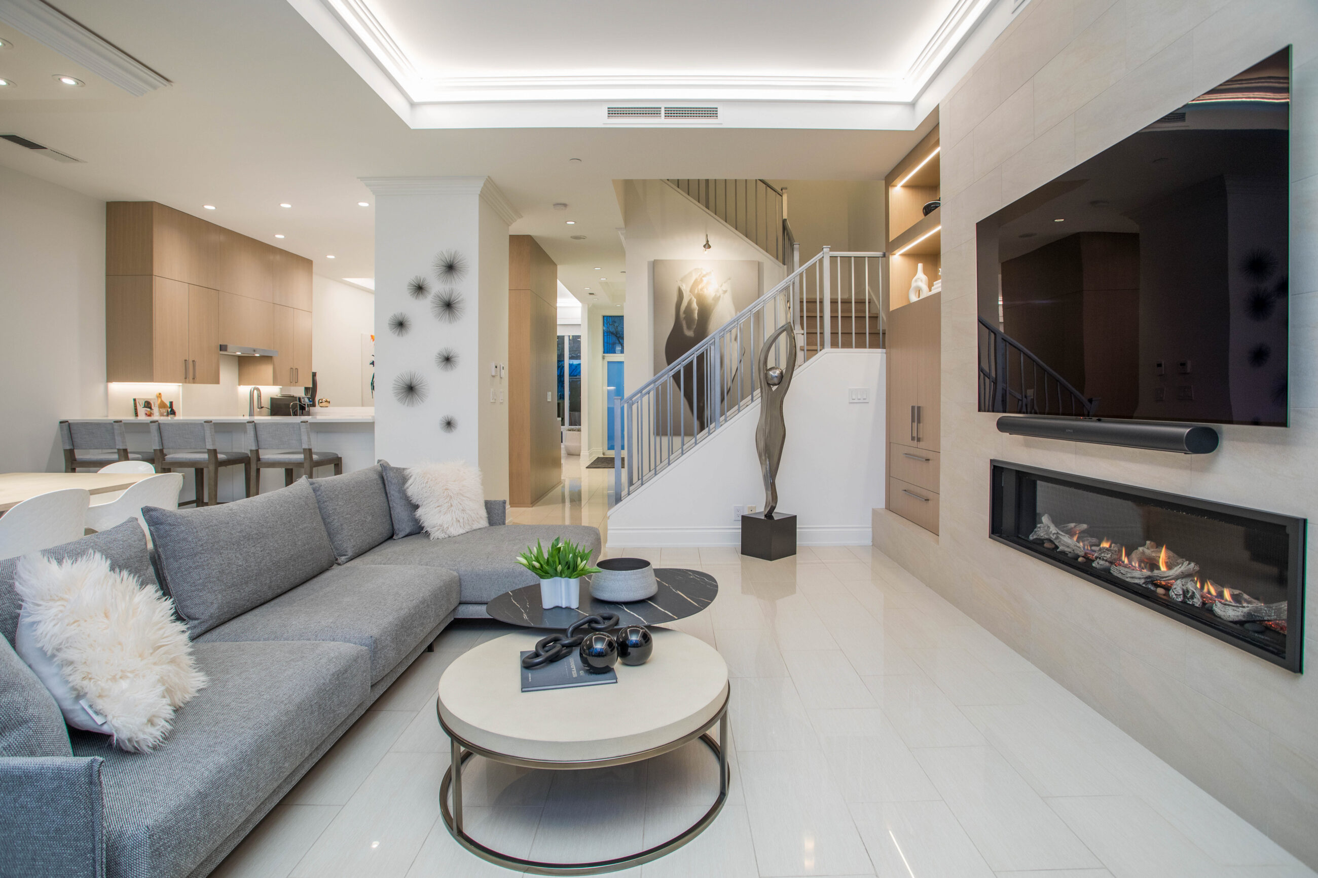 TH105 426 BEACH CRESCENT
