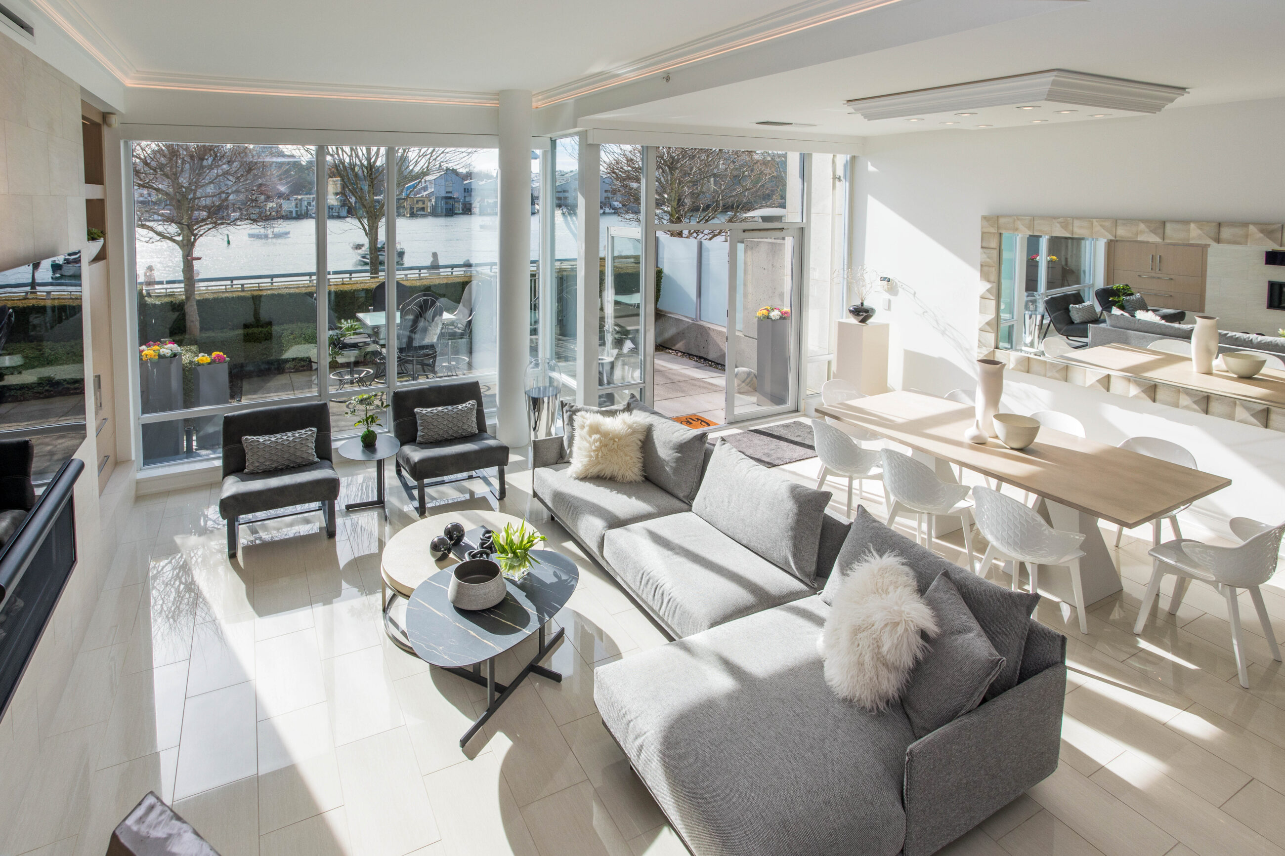 TH105 426 BEACH CRESCENT