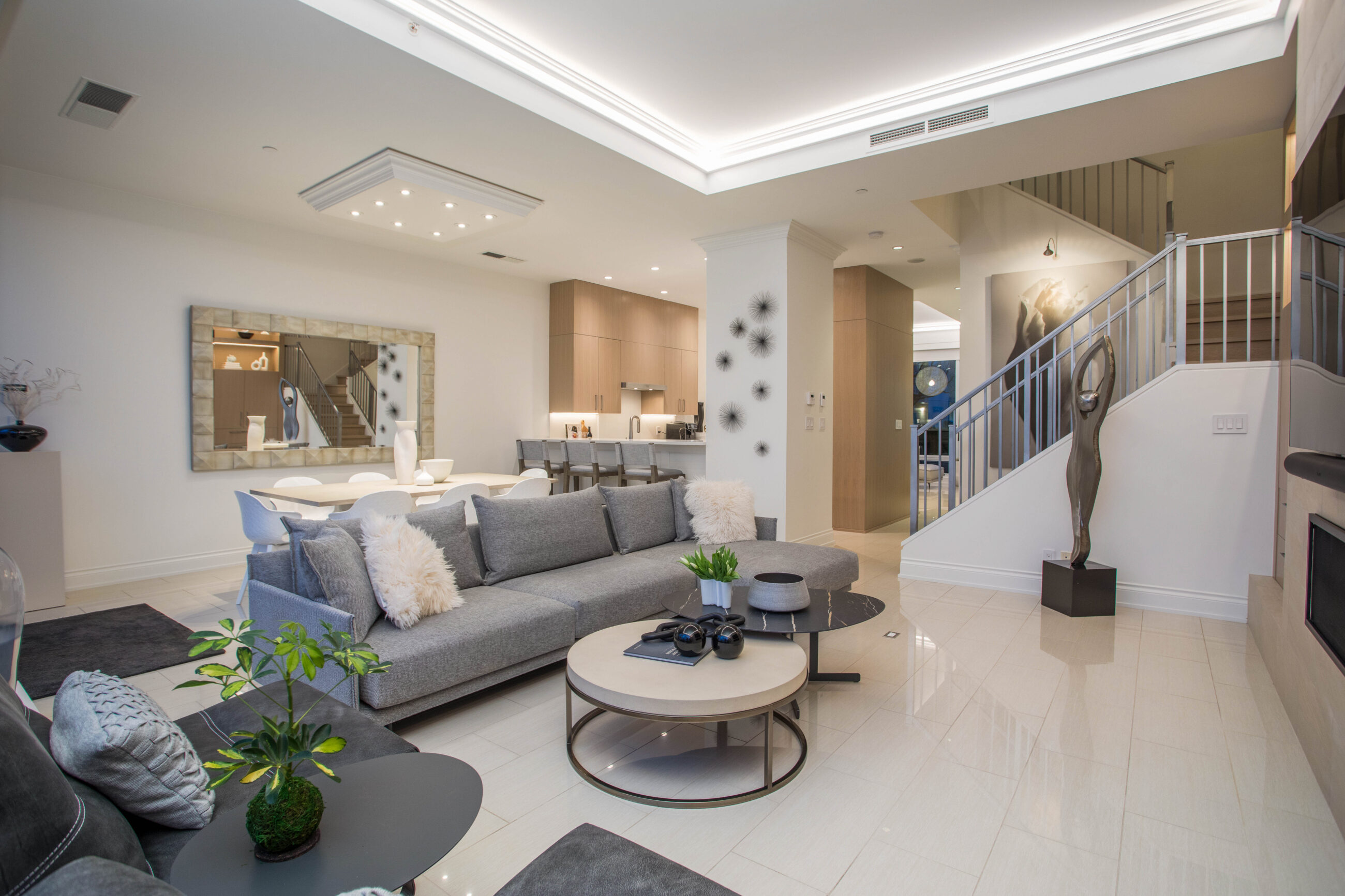 TH105 426 BEACH CRESCENT