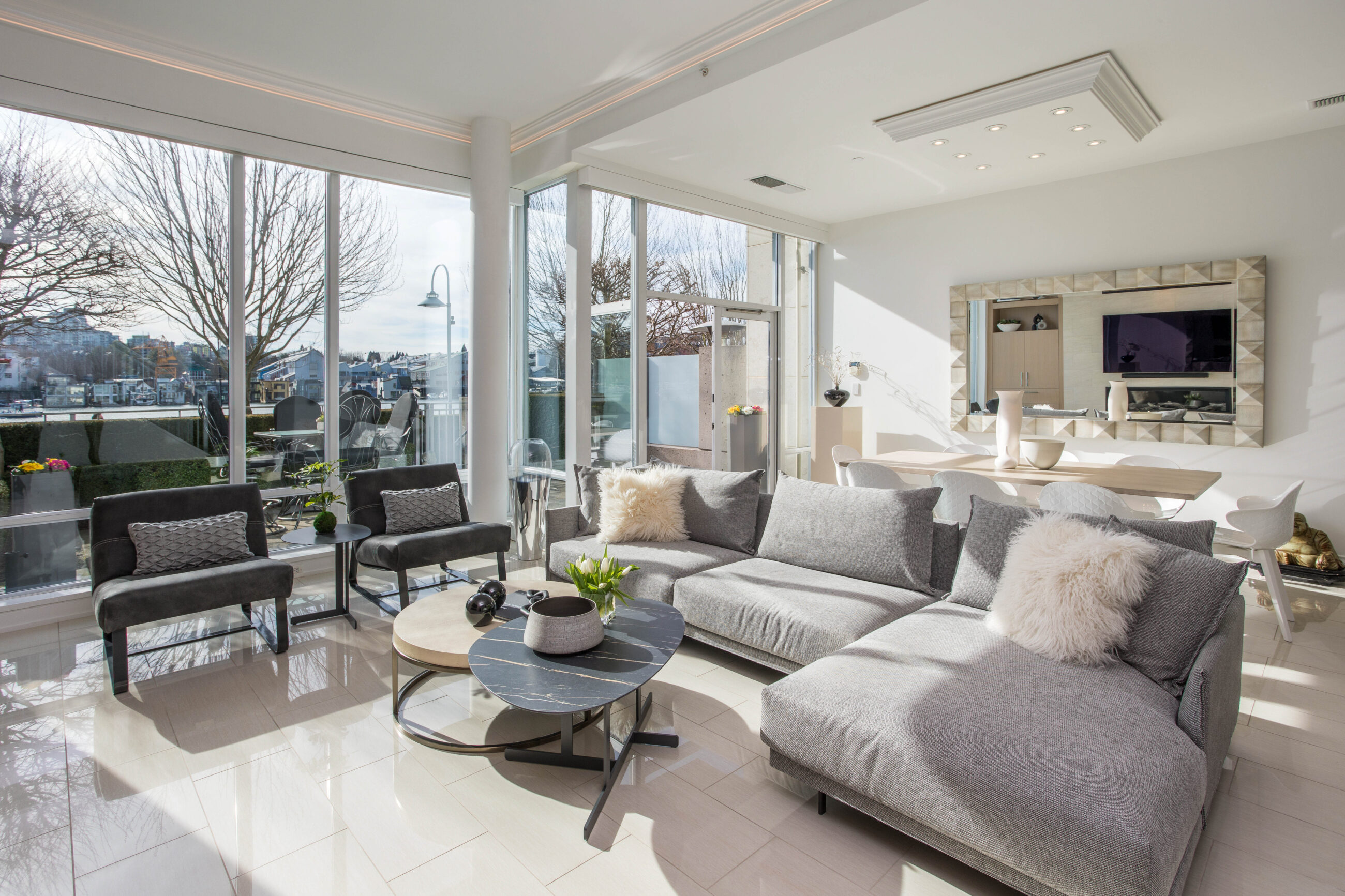 TH105 426 BEACH CRESCENT