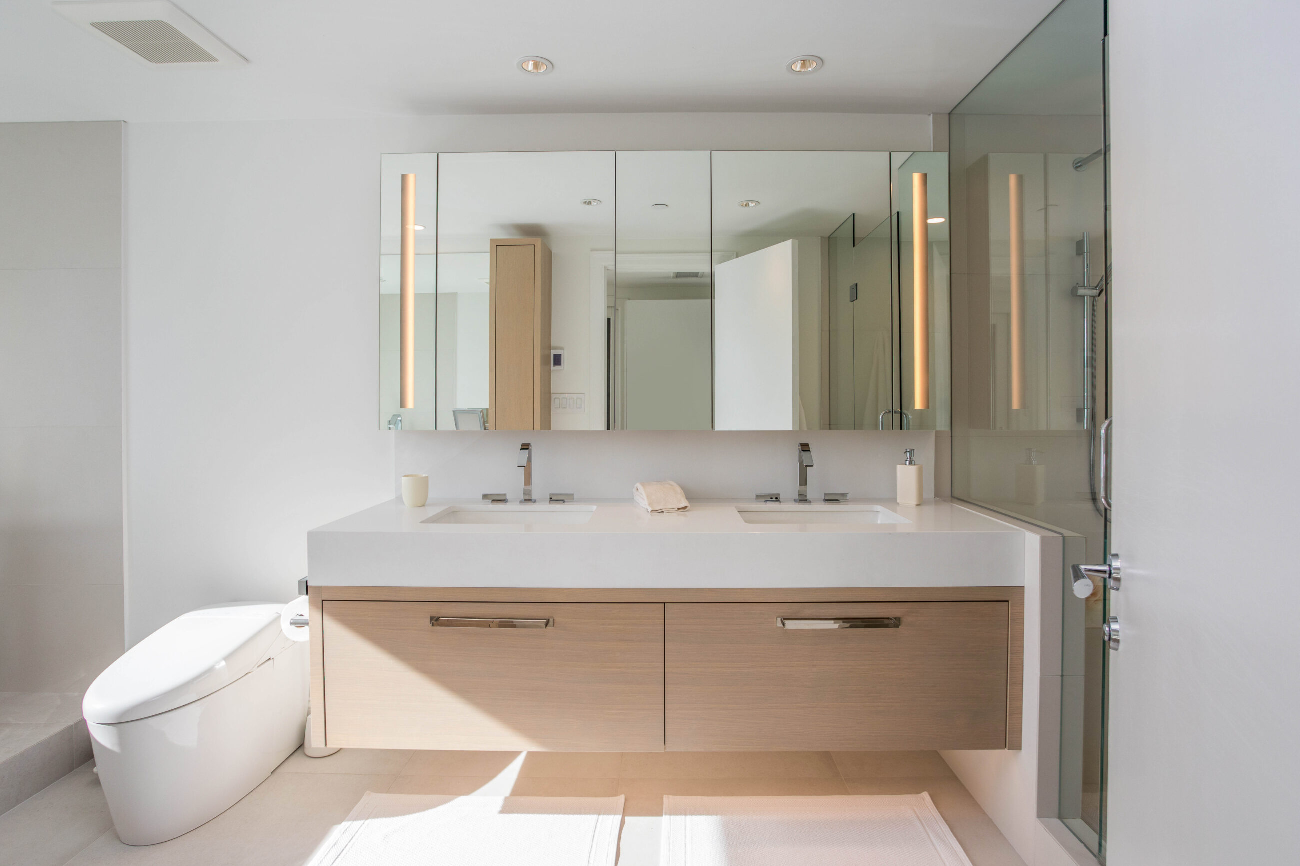 TH105 426 BEACH CRESCENT