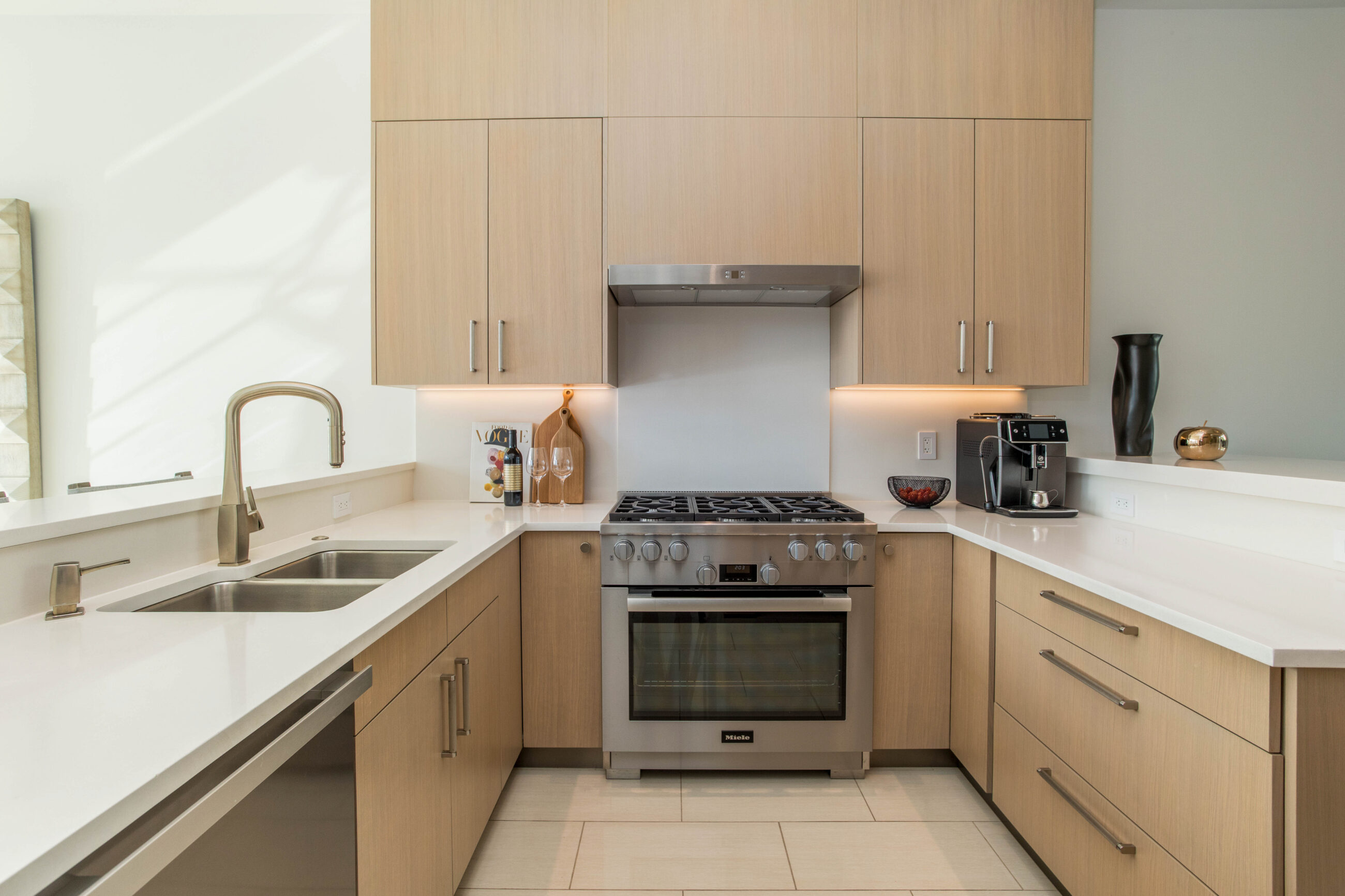 TH105 426 BEACH CRESCENT
