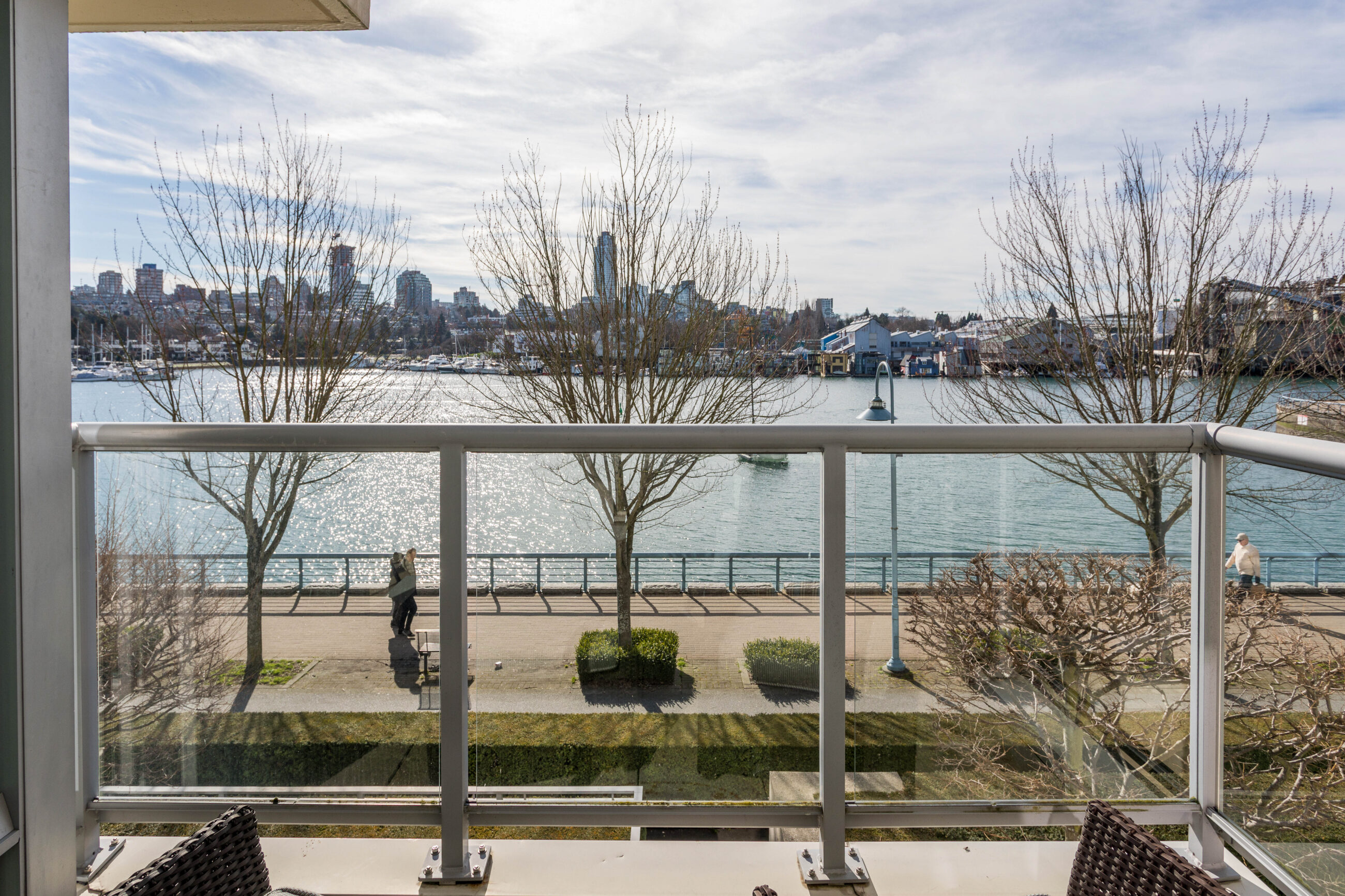 TH105 426 BEACH CRESCENT
