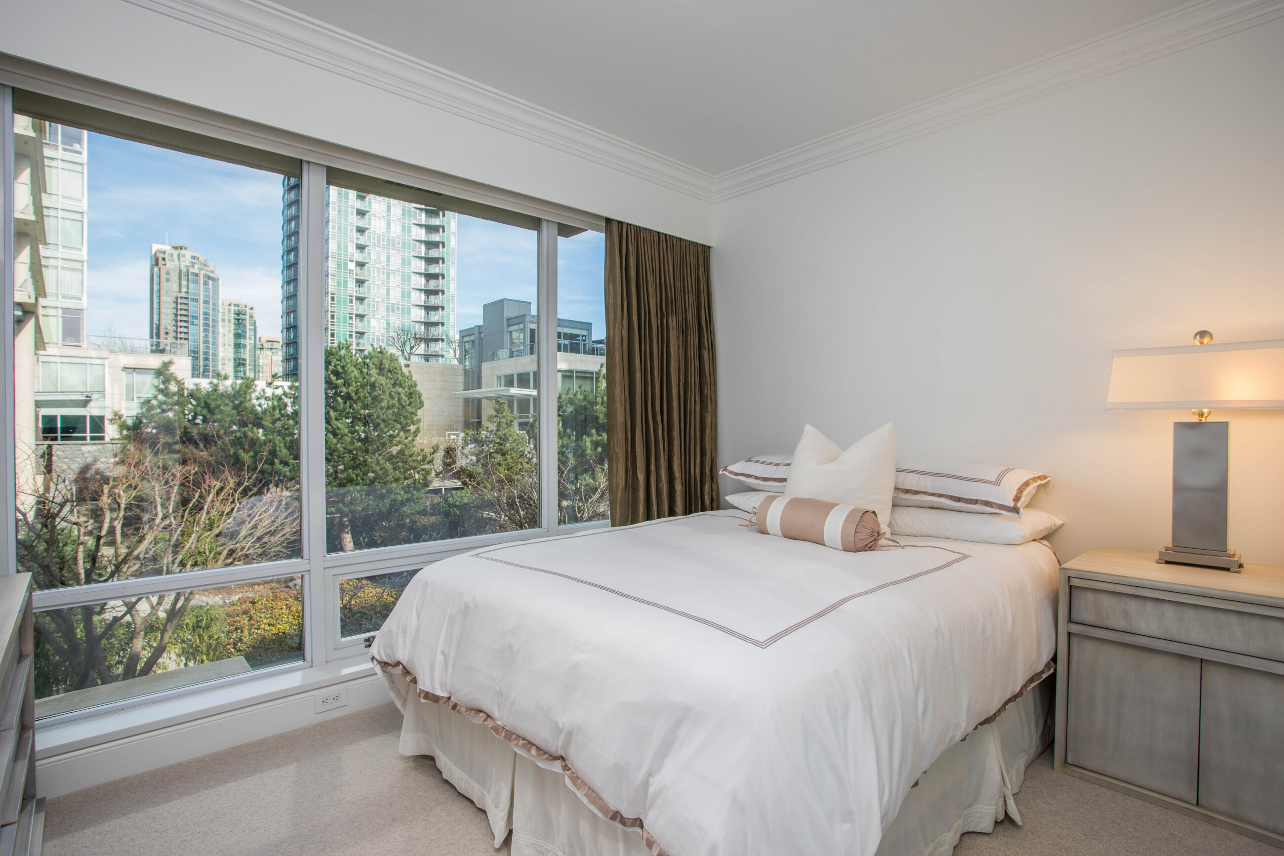 TH105 426 BEACH CRESCENT