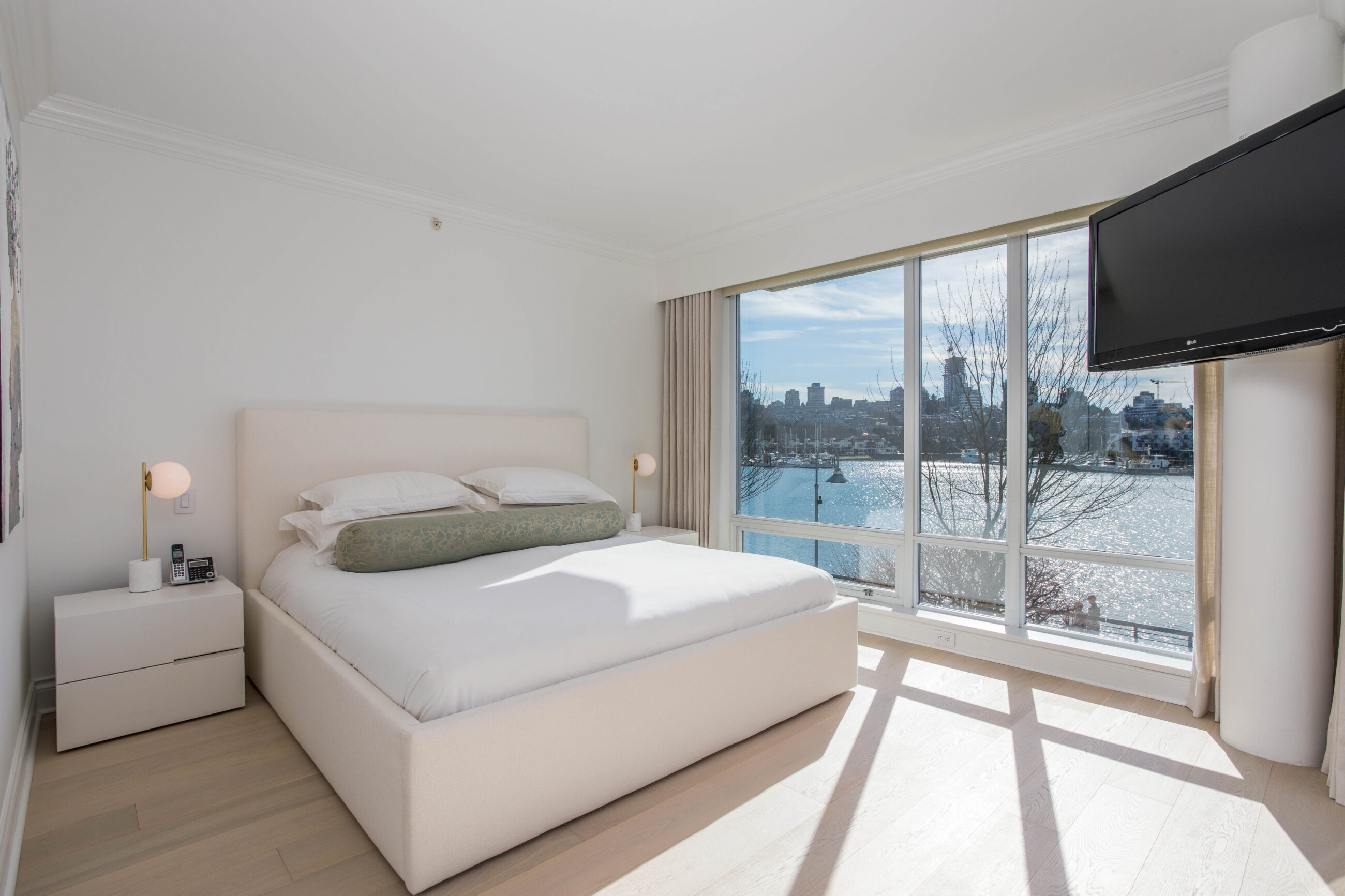 TH105 426 BEACH CRESCENT