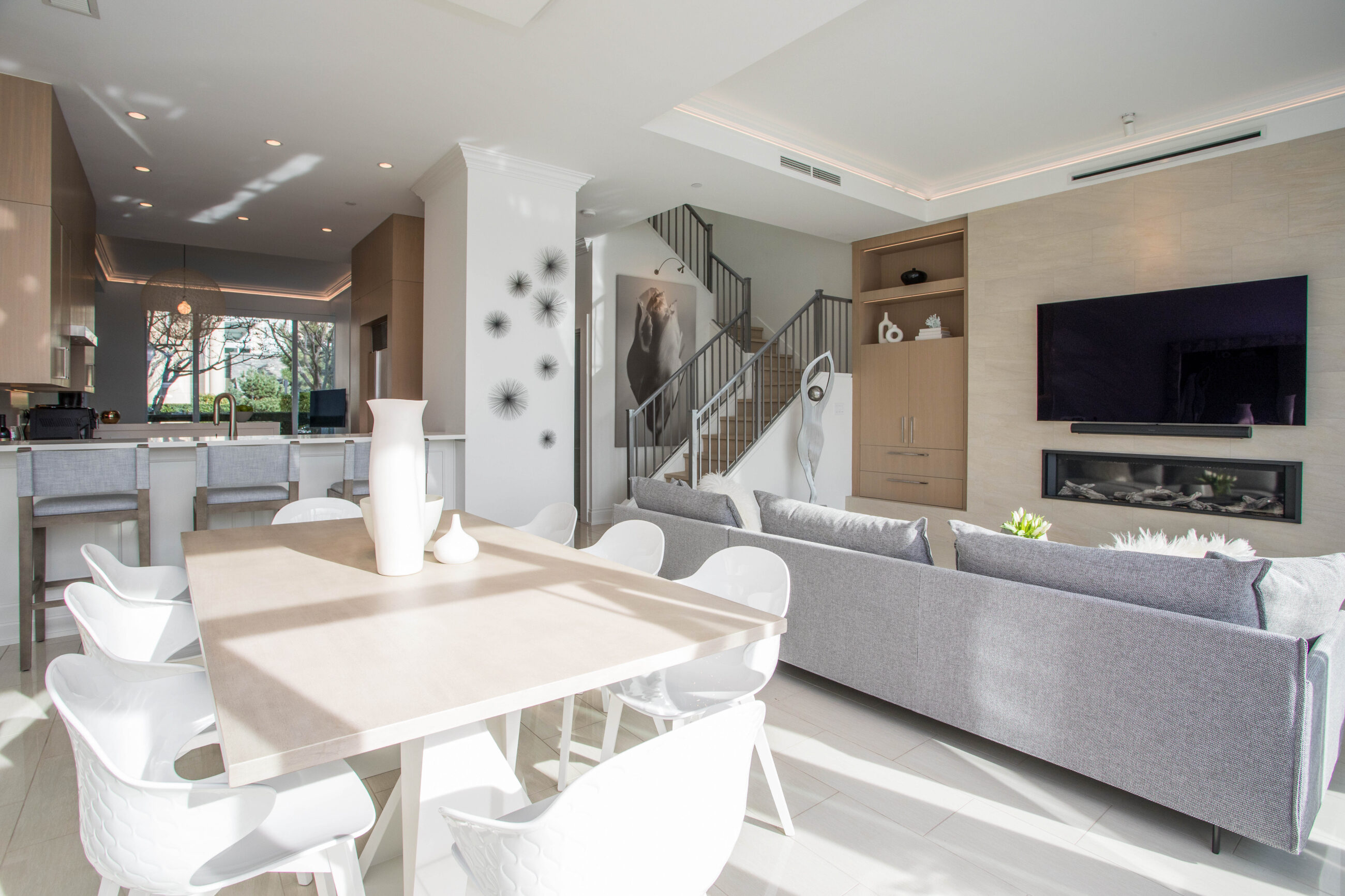 TH105 426 BEACH CRESCENT