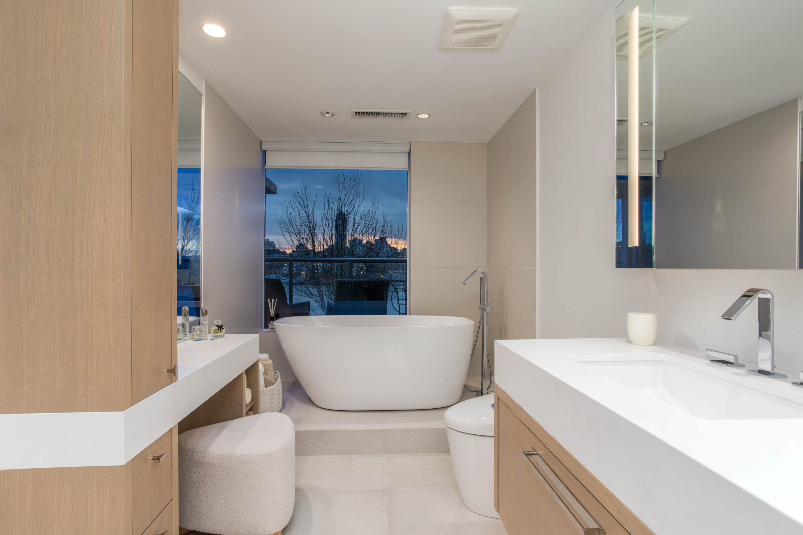TH105 426 BEACH CRESCENT