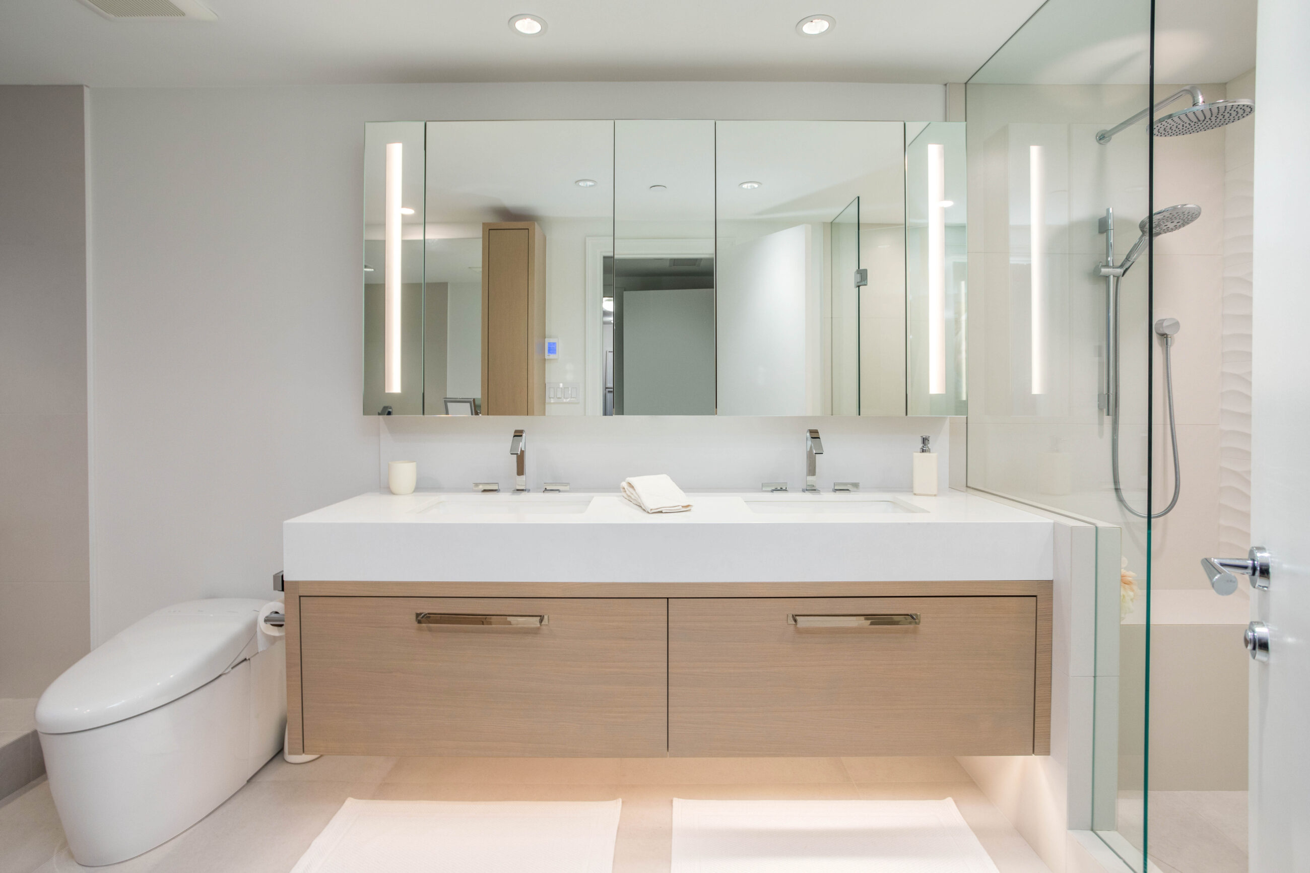 TH105 426 BEACH CRESCENT