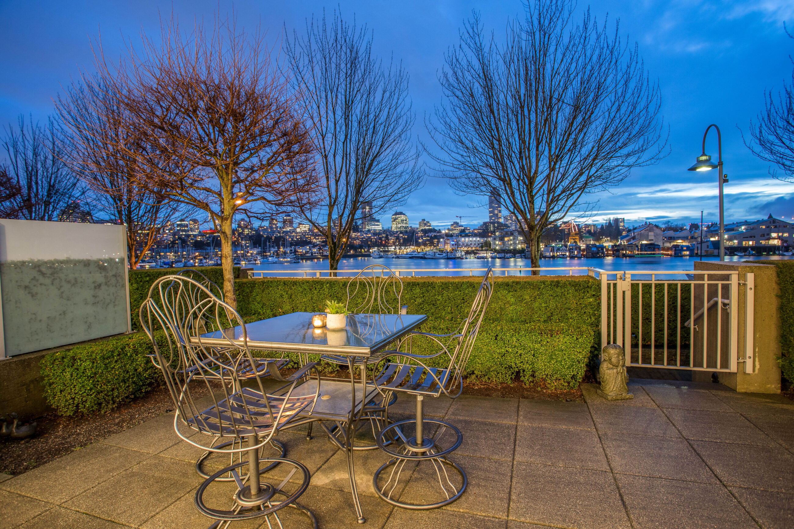 TH105 426 BEACH CRESCENT