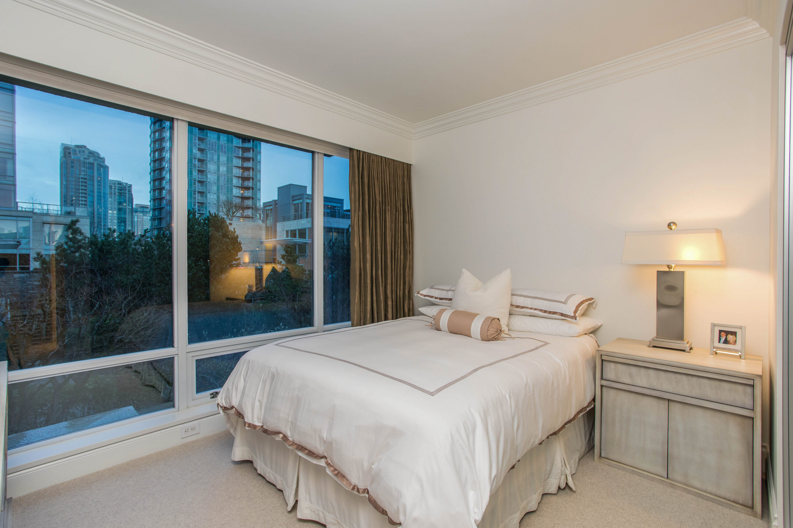 TH105 426 BEACH CRESCENT
