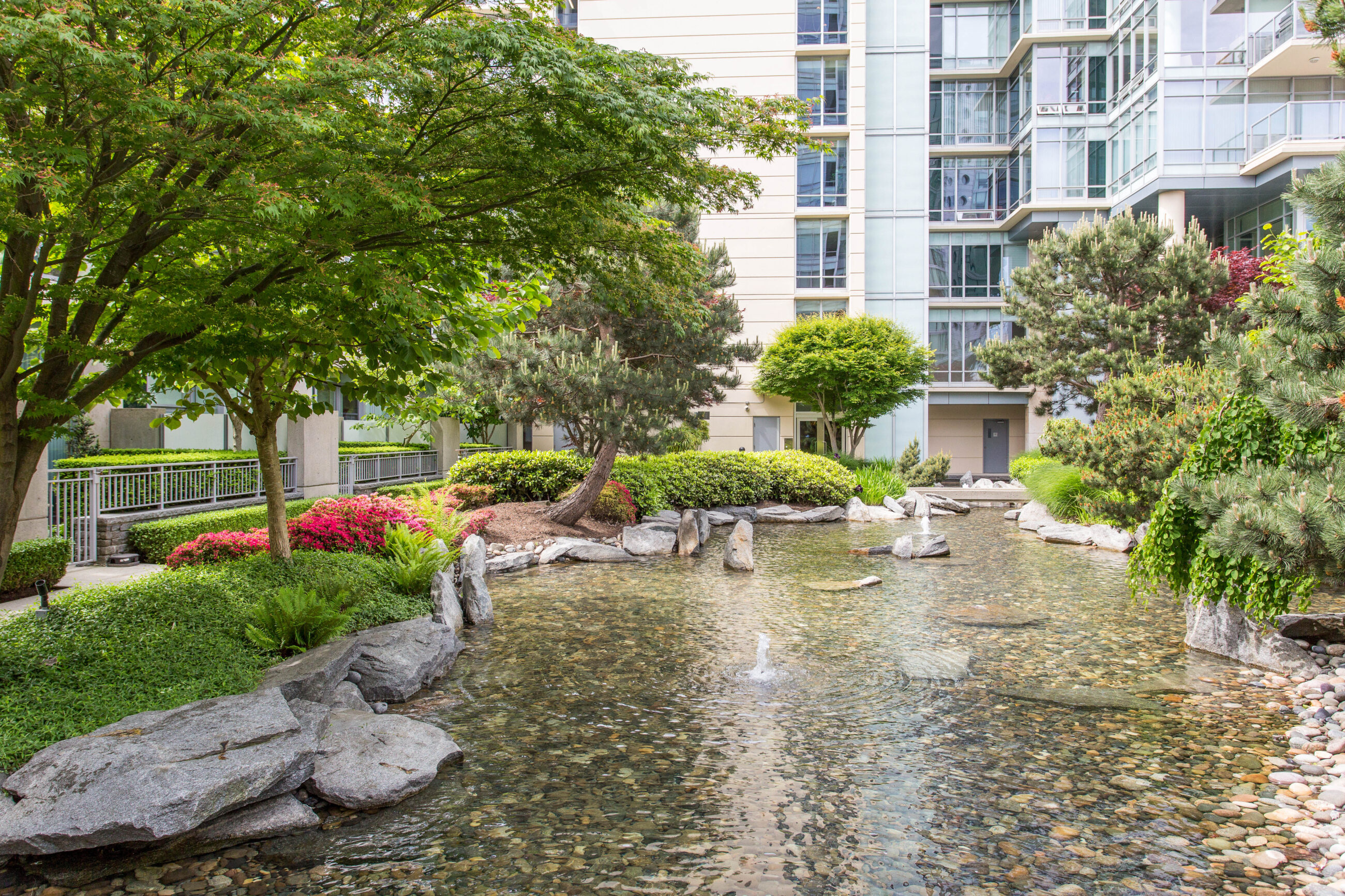 TH105 426 BEACH CRESCENT