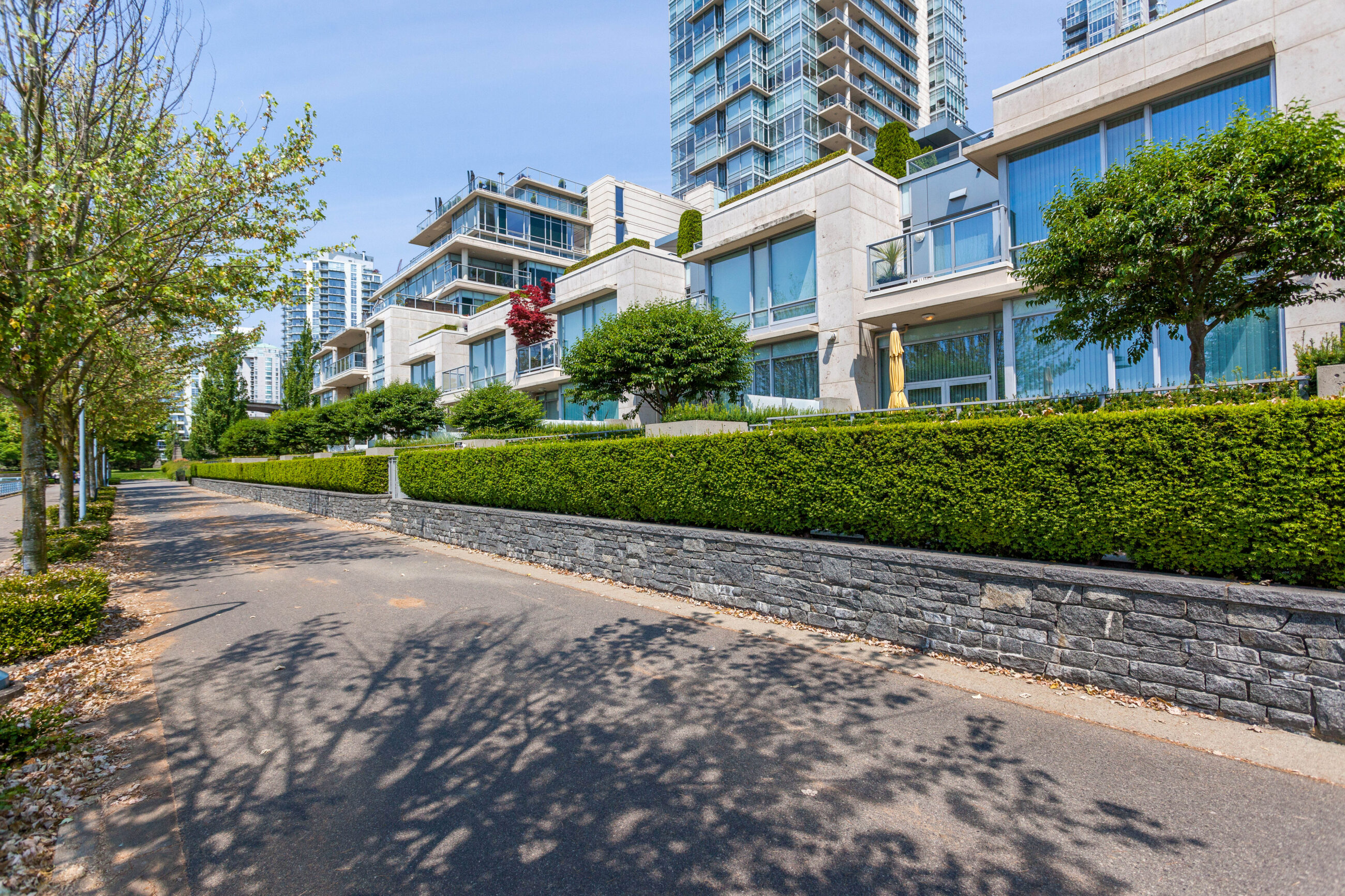 TH105 426 BEACH CRESCENT