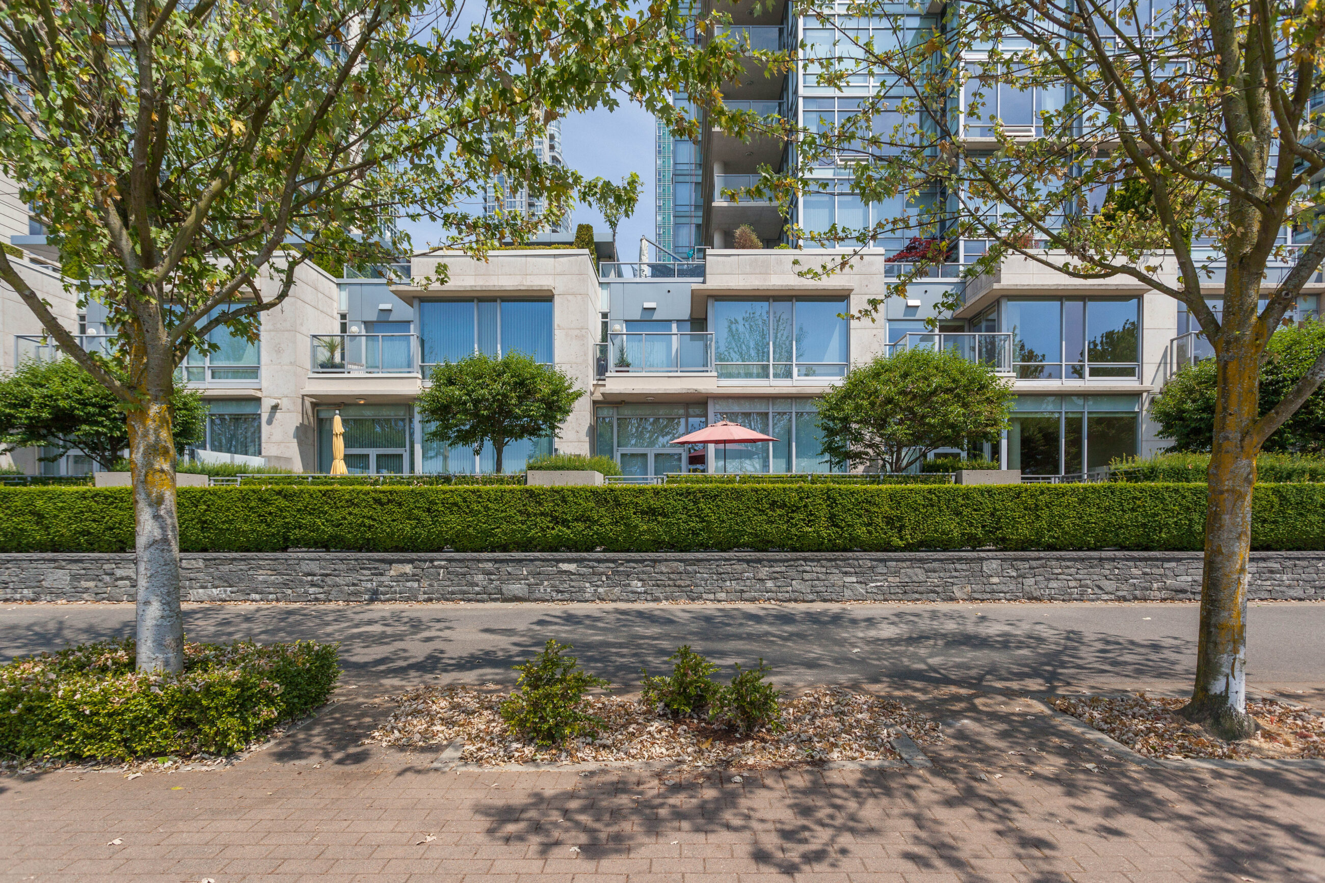 TH105 426 BEACH CRESCENT