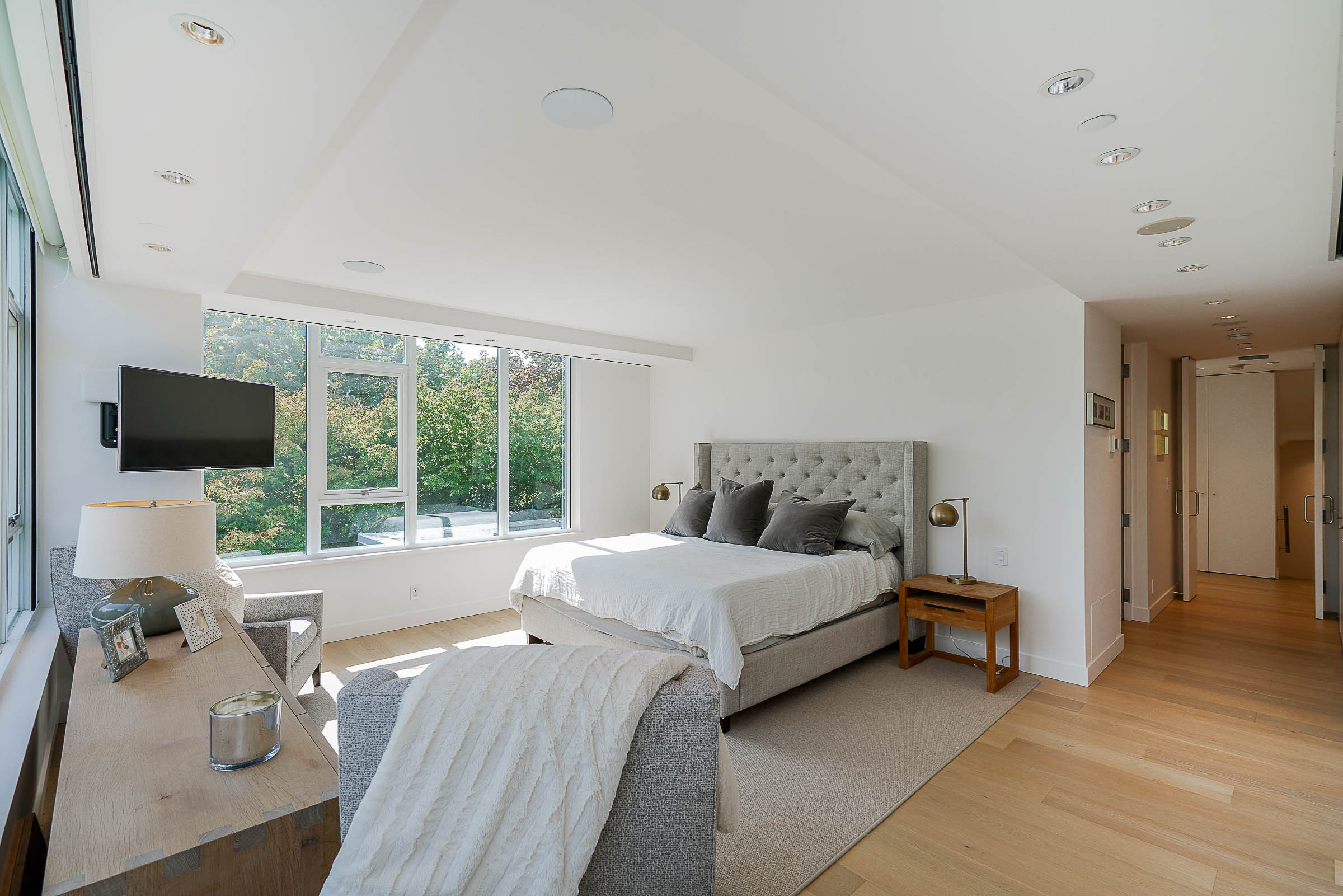 403 BEACH CRESCENT