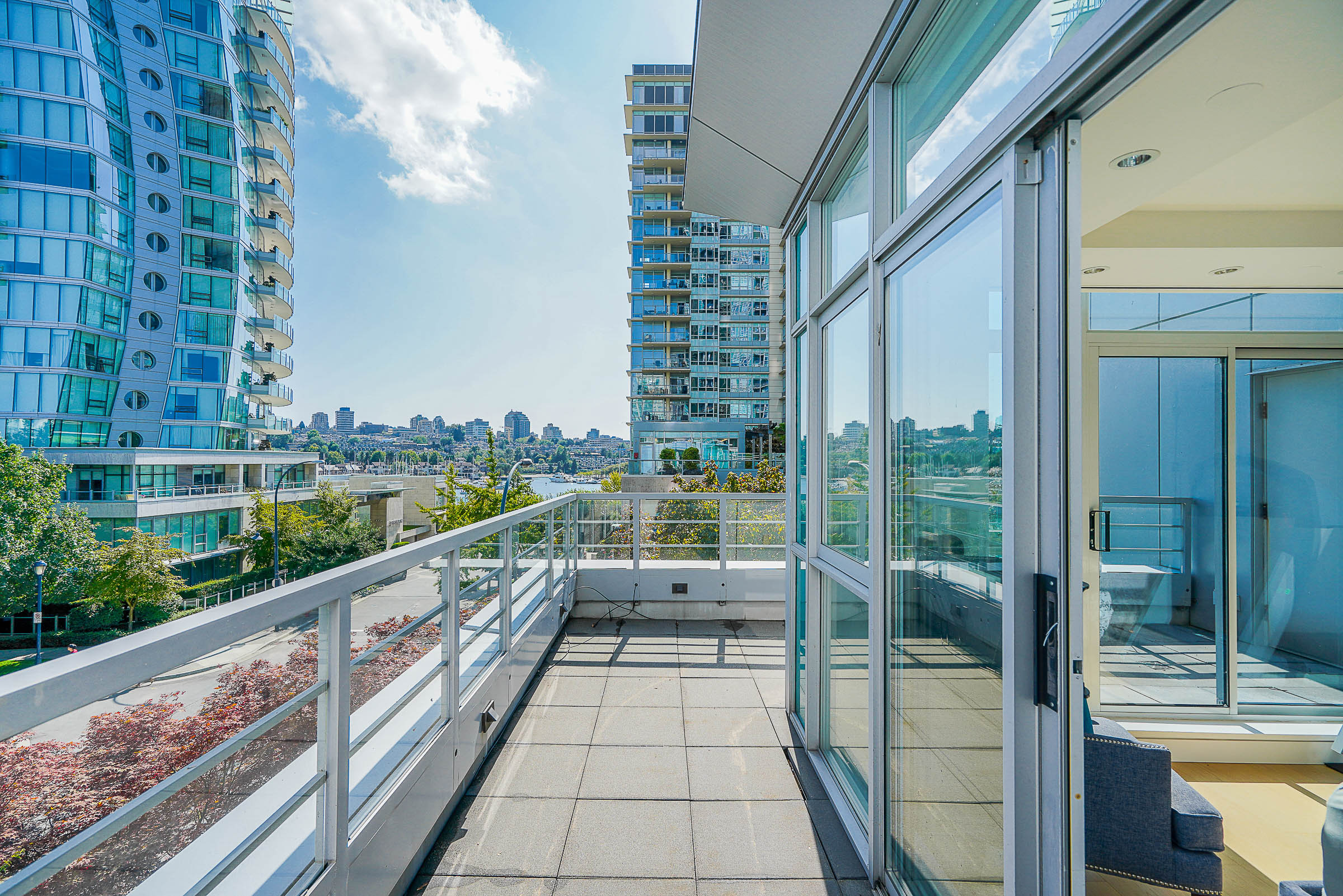 403 BEACH CRESCENT