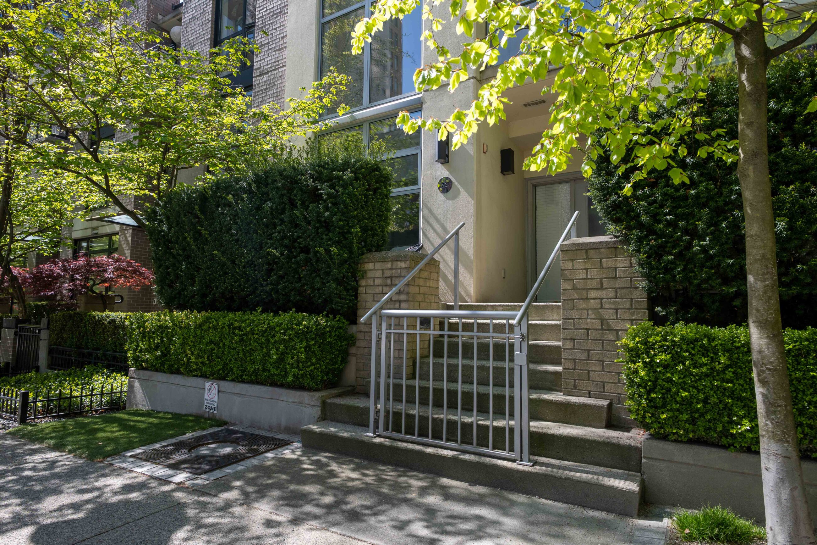 1237 RICHARDS STREET